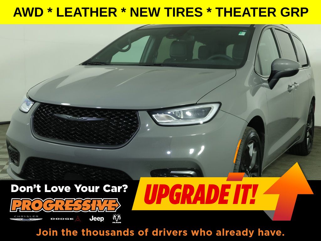 2023 Chrysler Pacifica Touring L AWD's photo