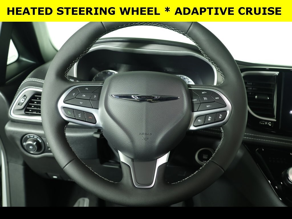 2026 Chrysler Pacifica photo 4