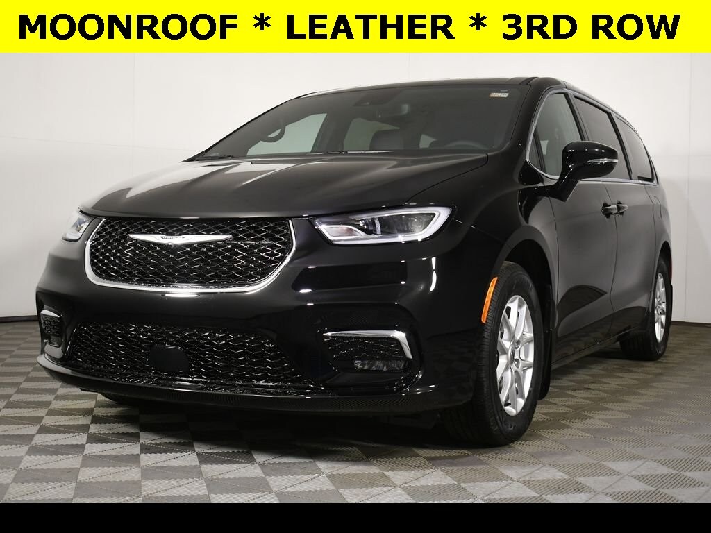 2025 Chrysler Pacifica photo 2