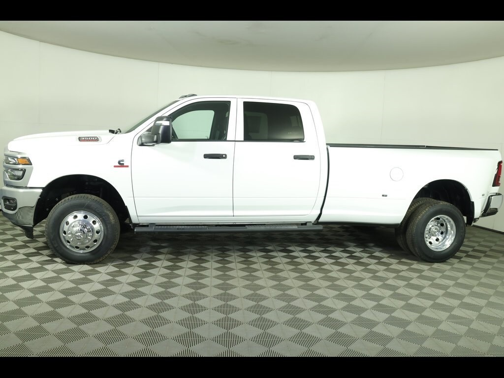 New 2026 Ram 3500 TRADESMAN CREW CAB 4X4 8' BOX Pickup