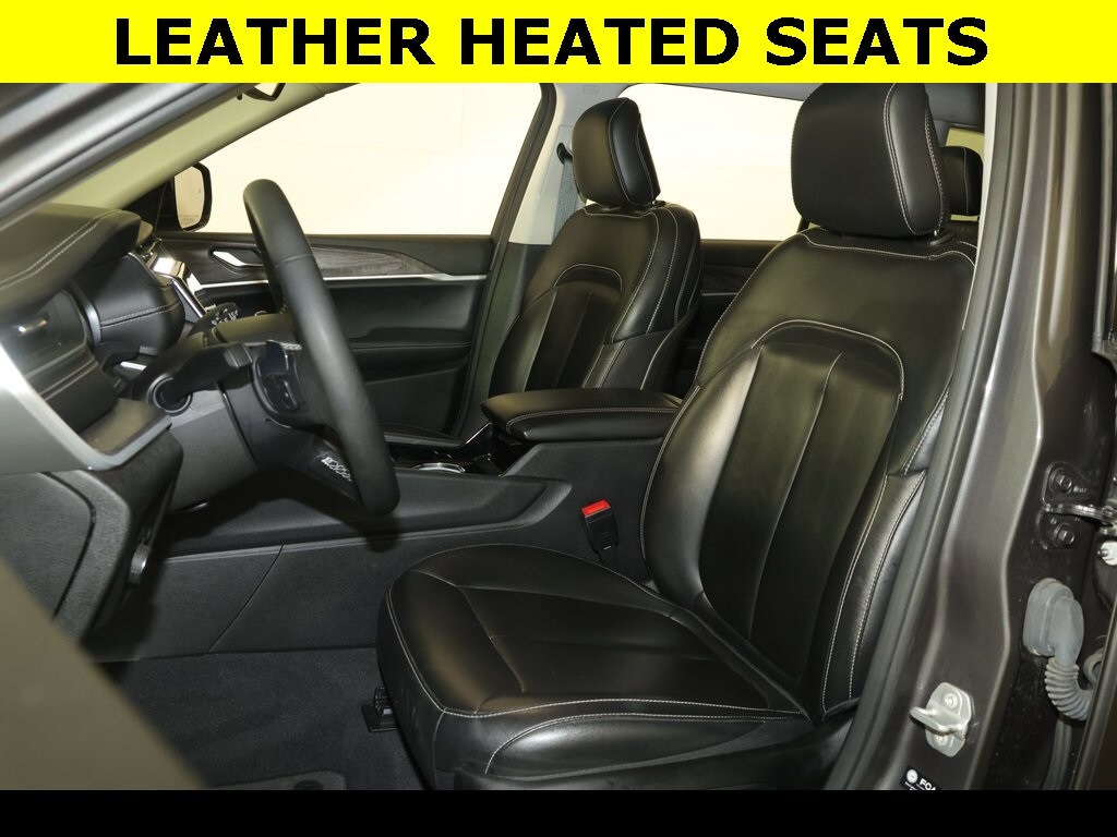 2023 Jeep Grand Cherokee Limited photo 3