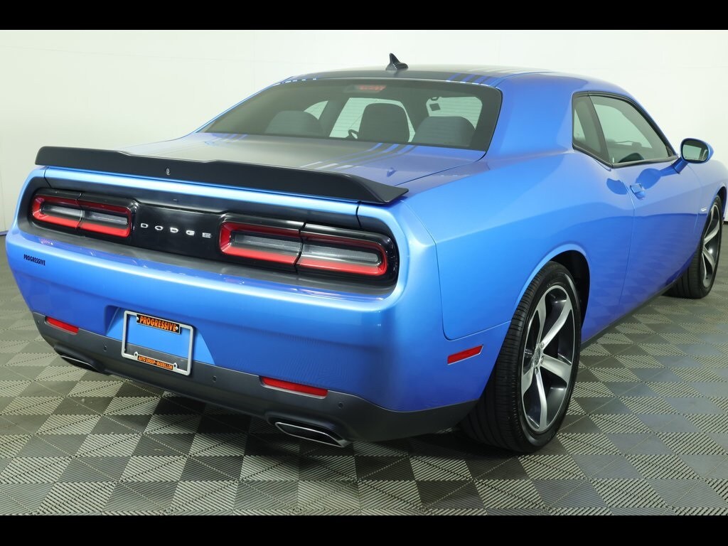 2016 Dodge Challenger SXT Plus photo 2
