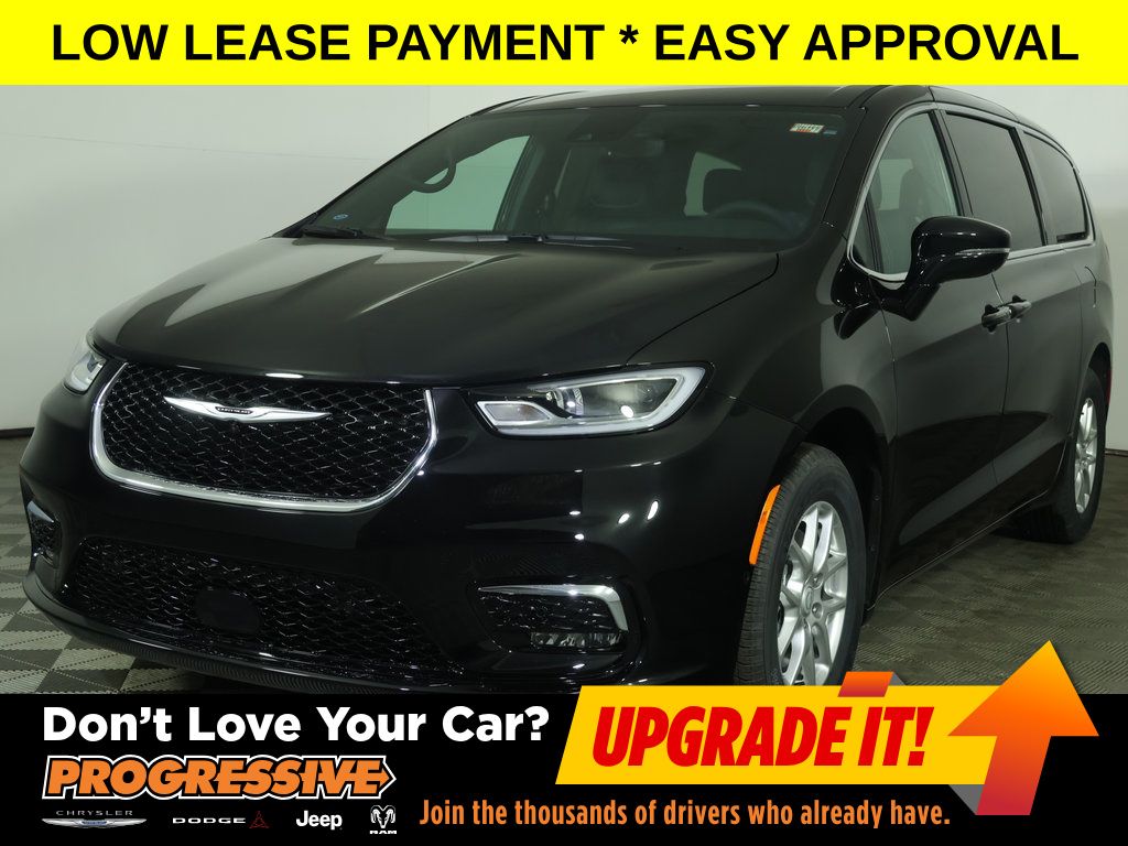 2026 Chrysler Pacifica Select's photo