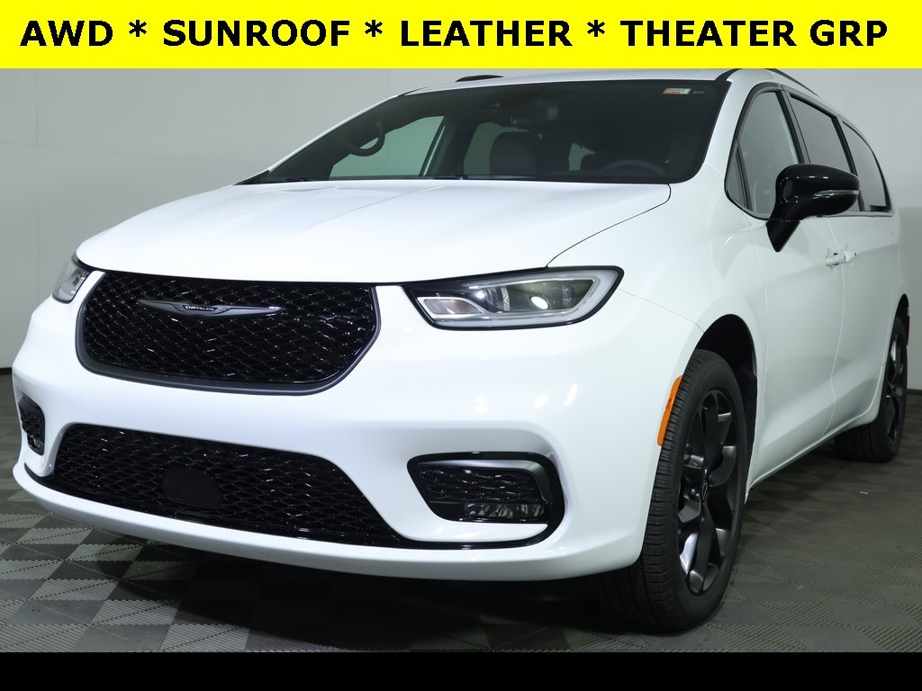 2026 Chrysler Pacifica Limited's photo