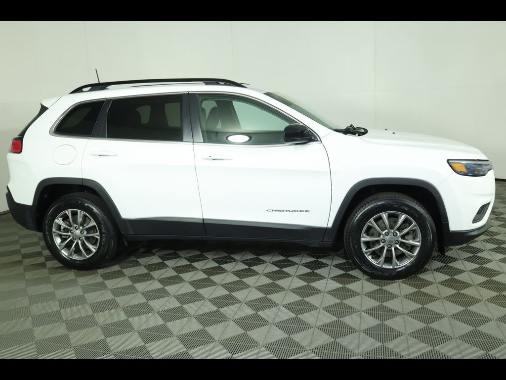 2022 Jeep Cherokee Latitude Lux photo 2