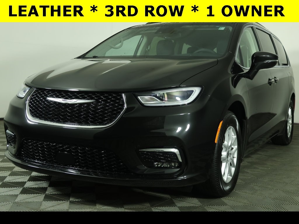 2022 Chrysler Pacifica Touring L's photo