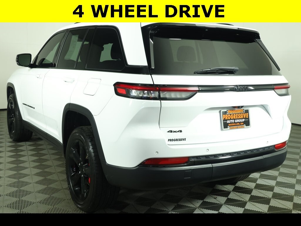 2022 Jeep Grand Cherokee Altitude photo 3