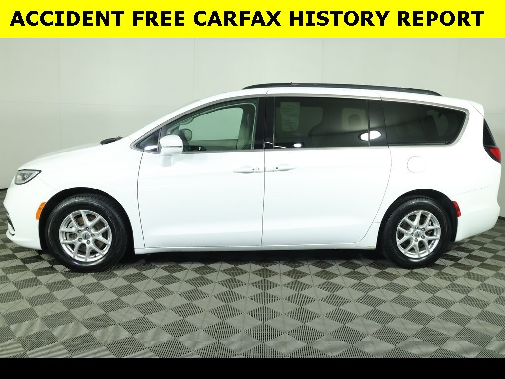 2022 Chrysler Pacifica Touring L photo 4