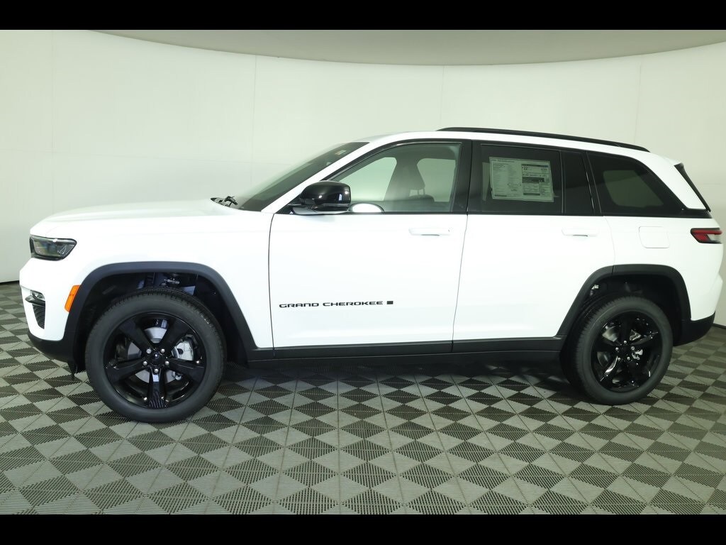 2025 Jeep Grand Cherokee Limited photo 2
