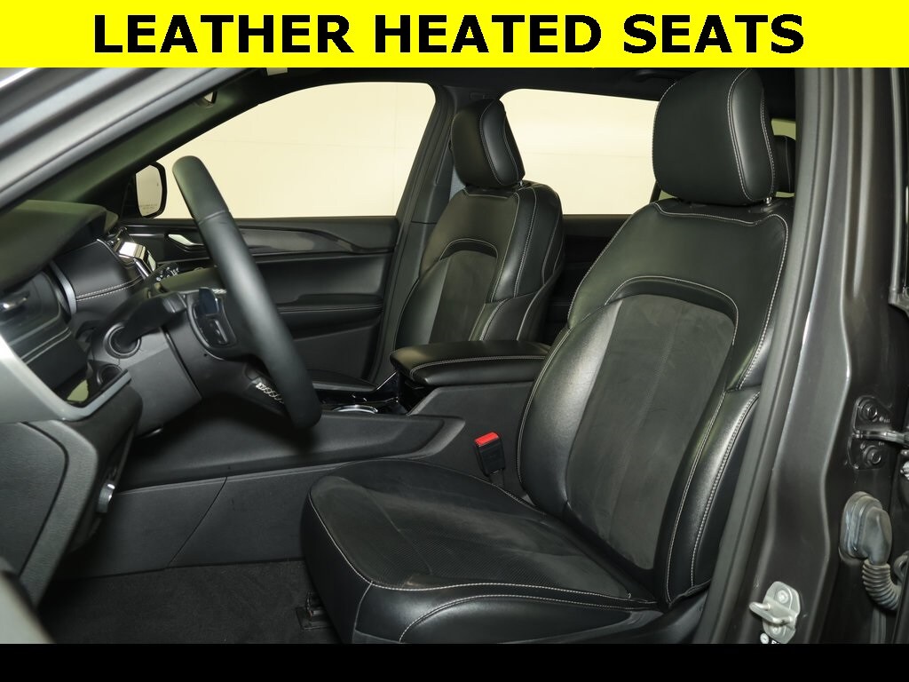 2021 Jeep Grand Cherokee Altitude photo 2