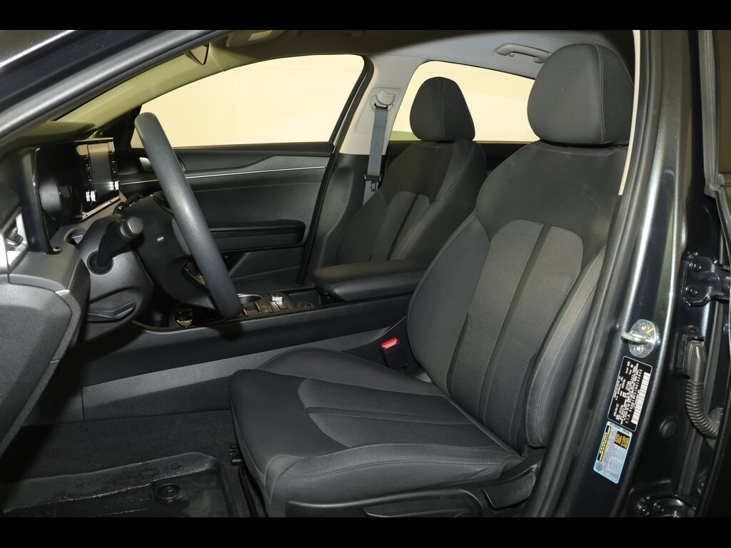 2022 Kia K5 LXS photo 2