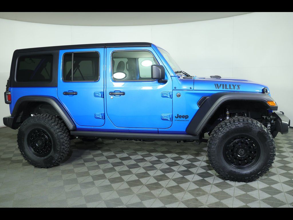 2025 Jeep Wrangler 4-Door Willys - Photo 4