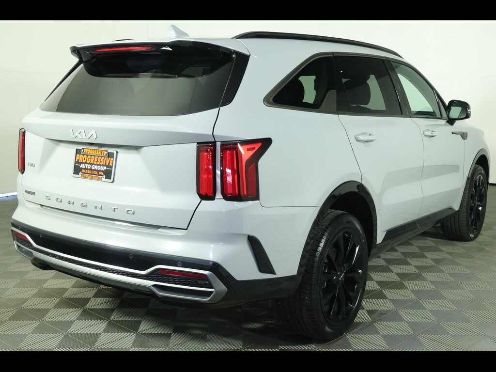 2022 Kia Sorento SX photo 2
