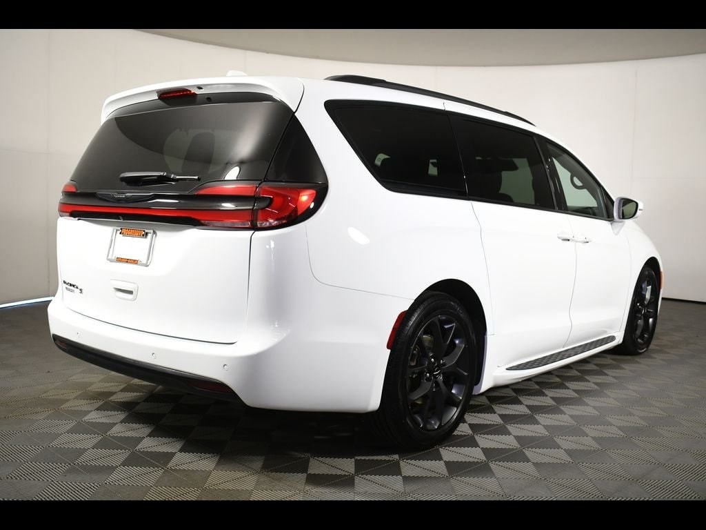 Used 2021 Chrysler Pacifica Touring L with VIN 2C4RC1BG2MR523515 for sale in Massillon, OH