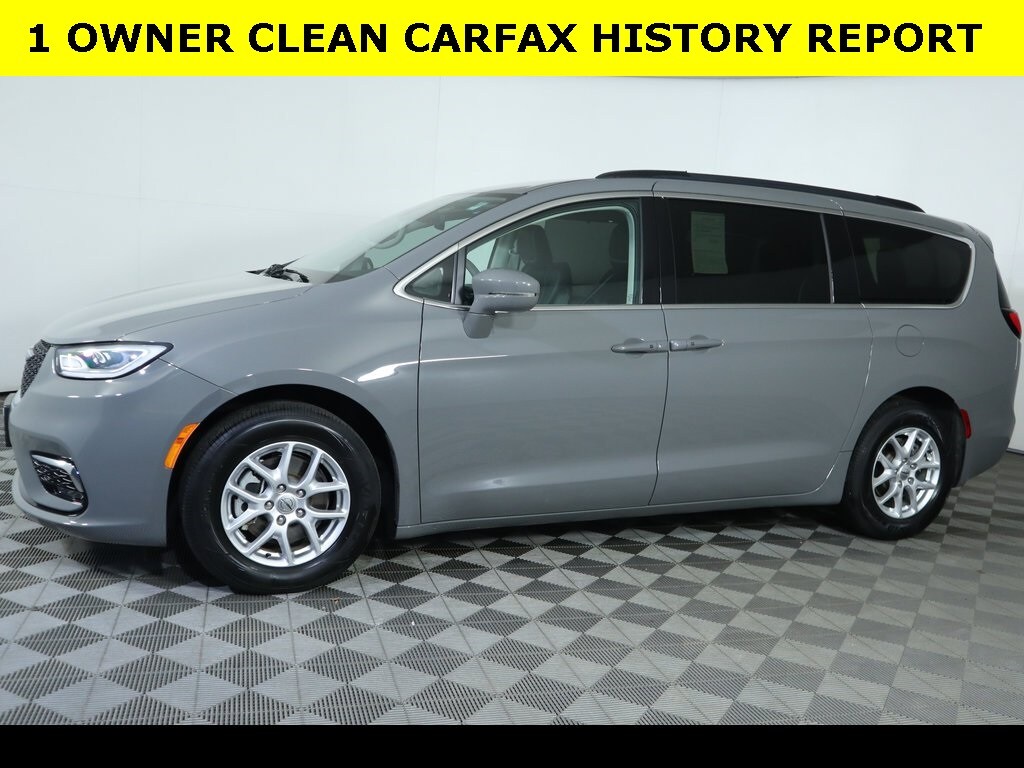 2022 Chrysler Pacifica Touring L photo 4