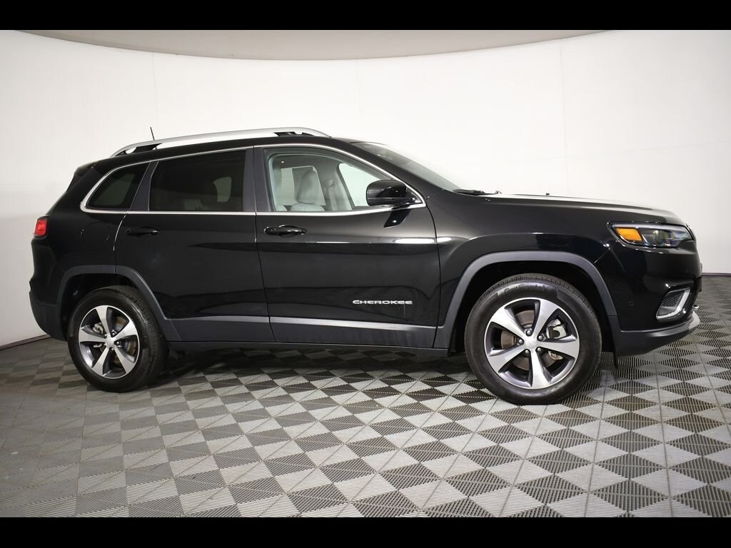 Used 2021 Jeep Cherokee Limited with VIN 1C4PJMDX1MD240103 for sale in Massillon, OH