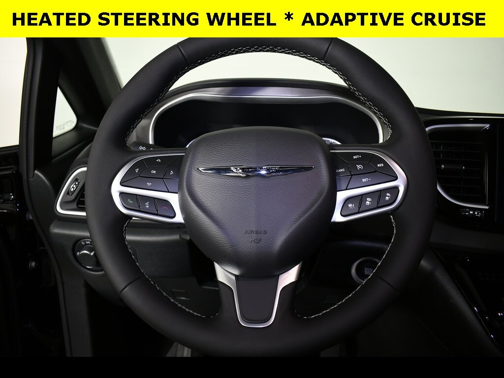2025 Chrysler Voyager LX photo 4