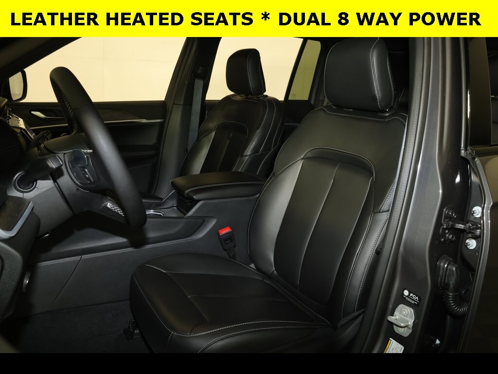 2025 Jeep Grand Cherokee Limited photo 3