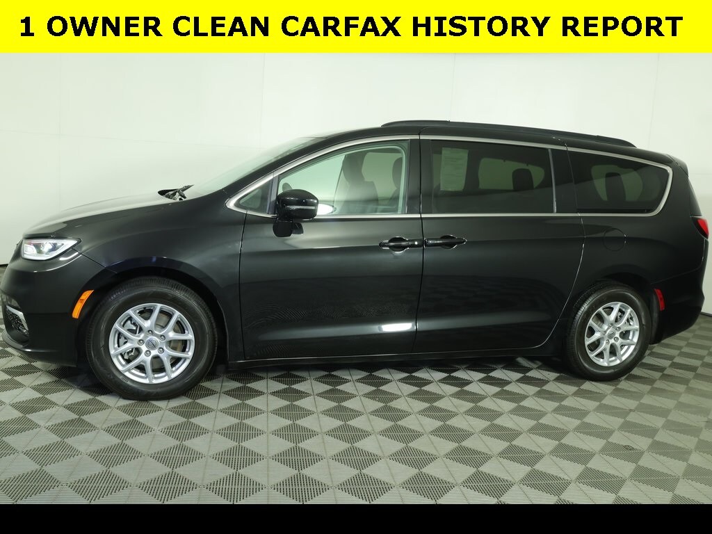 Used 2022 Chrysler Pacifica Touring L Minivan/Van