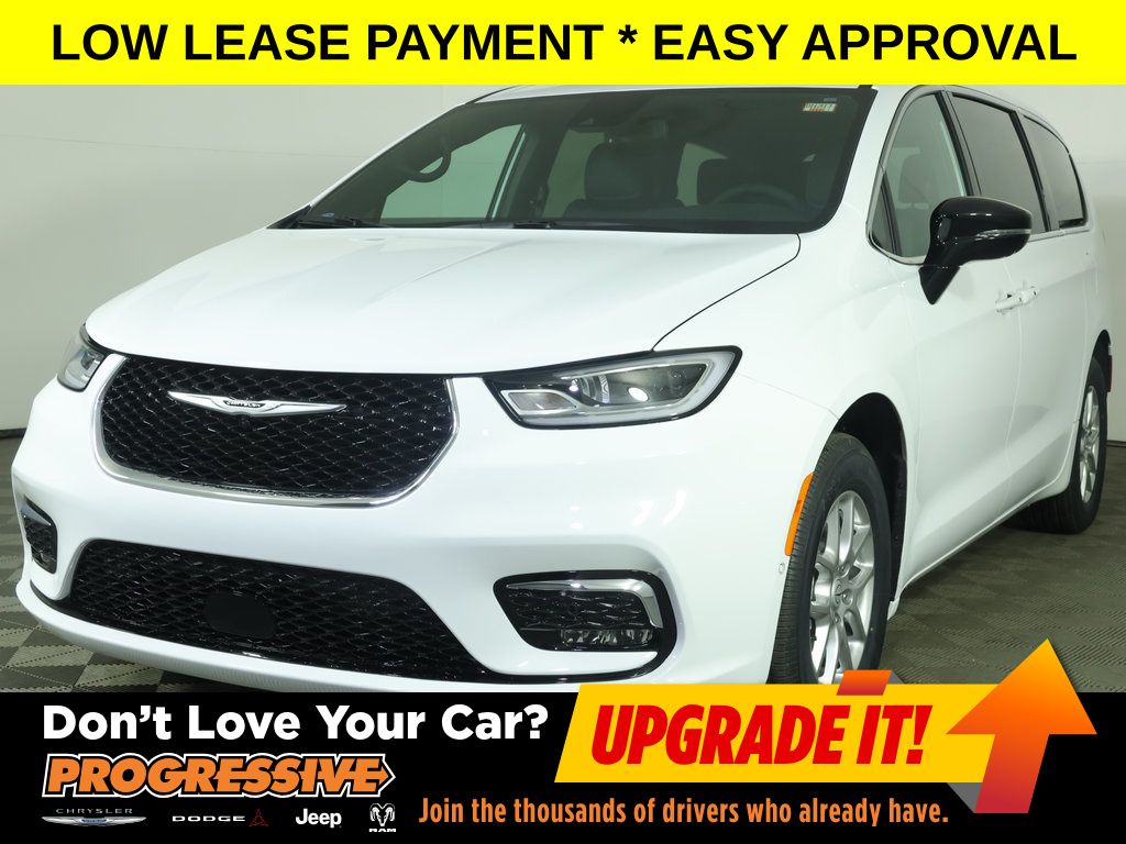 2026 Chrysler Pacifica Select's photo