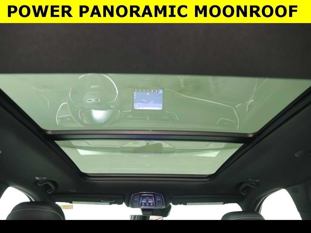 2025 Jeep Grand Cherokee Limited photo 3