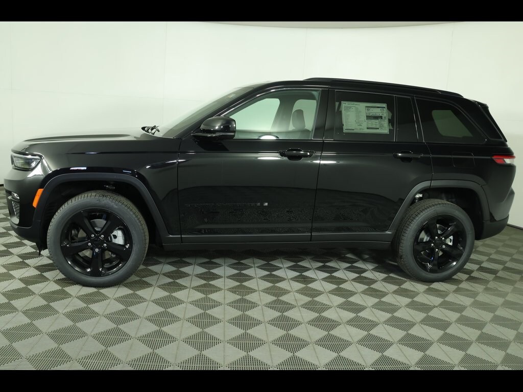 2025 Jeep Grand Cherokee Limited photo 2