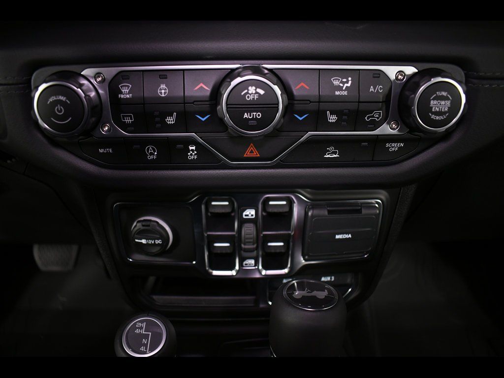 2025 Jeep Wrangler 4-Door Sahara - Photo 18