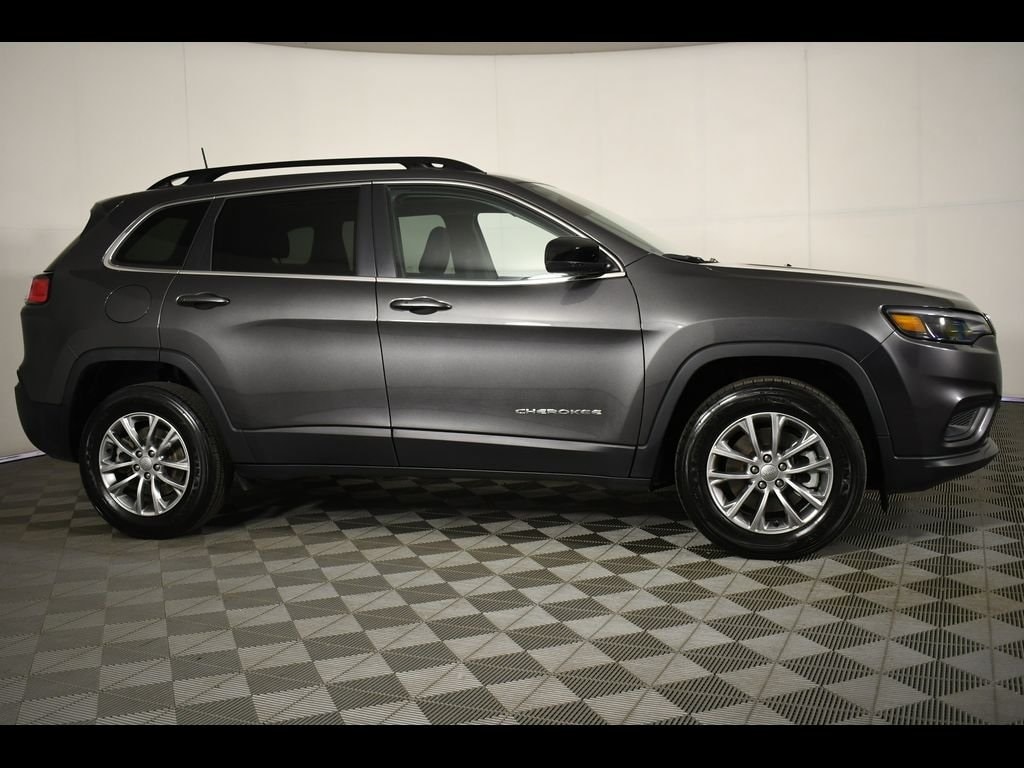 Used 2022 Jeep Cherokee Latitude Lux with VIN 1C4PJMMX8ND508372 for sale in Massillon, OH