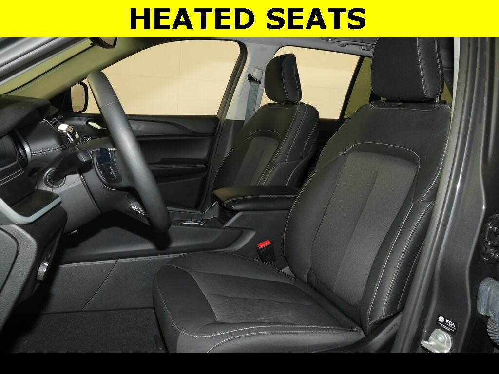 2024 Jeep Grand Cherokee Laredo photo 4