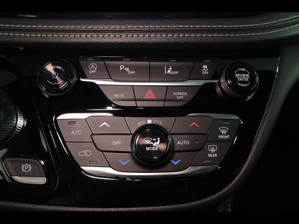 2026 Chrysler Pacifica Limited - Photo 14
