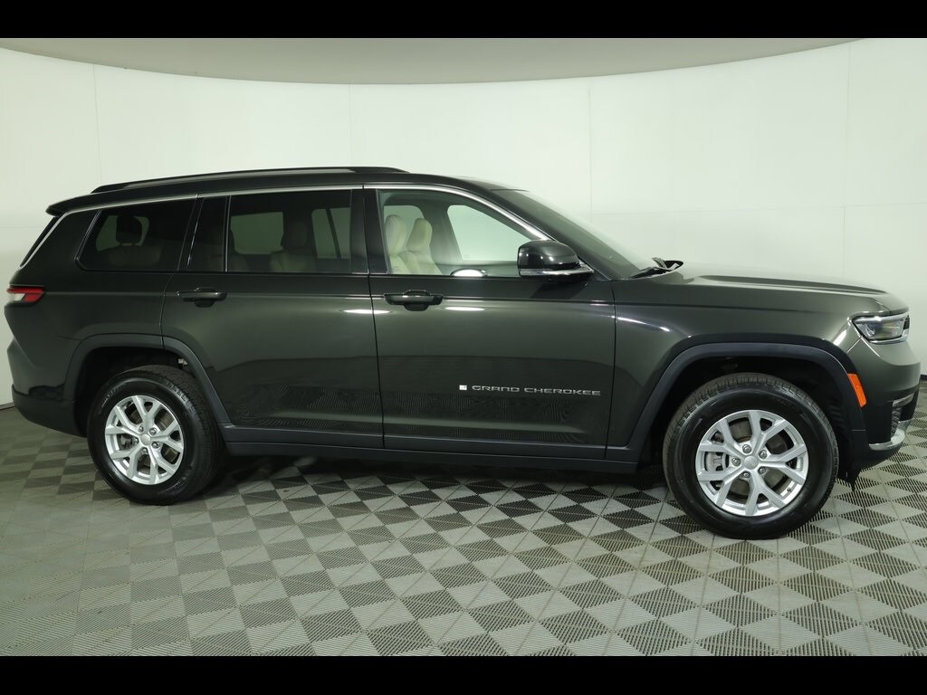 2023 Jeep Grand Cherokee Limited photo 2