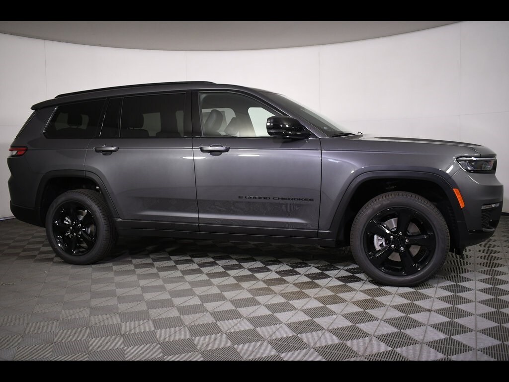 2025 Jeep Grand Cherokee L photo 2