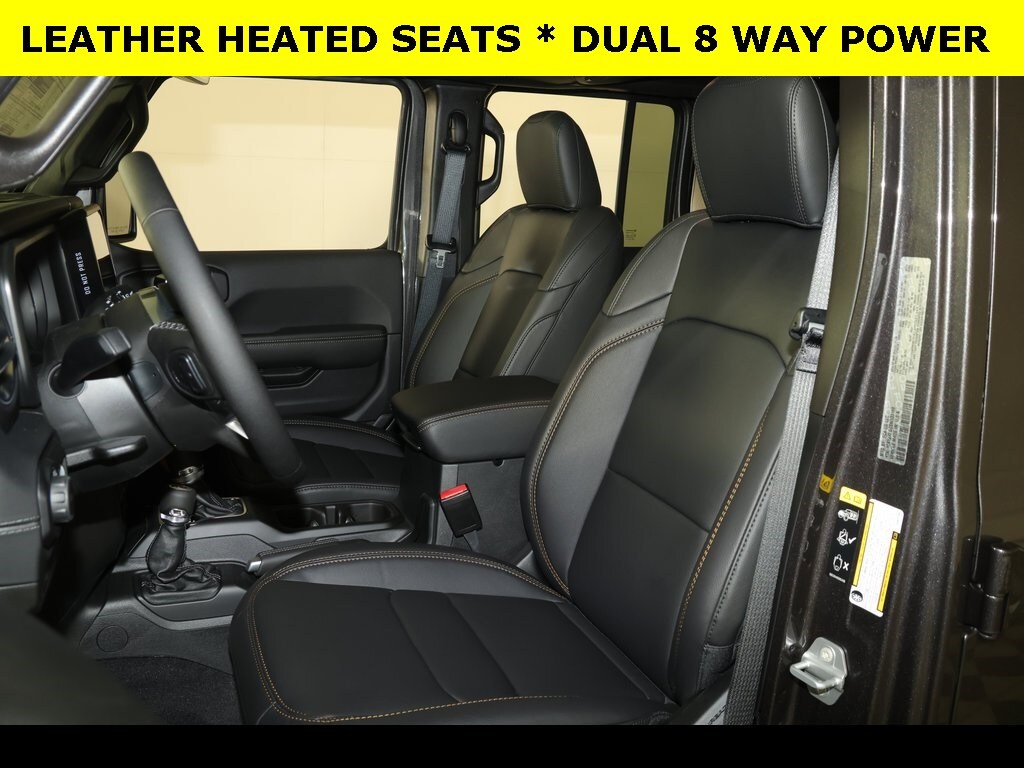 2025 Jeep Wrangler Sahara photo 4