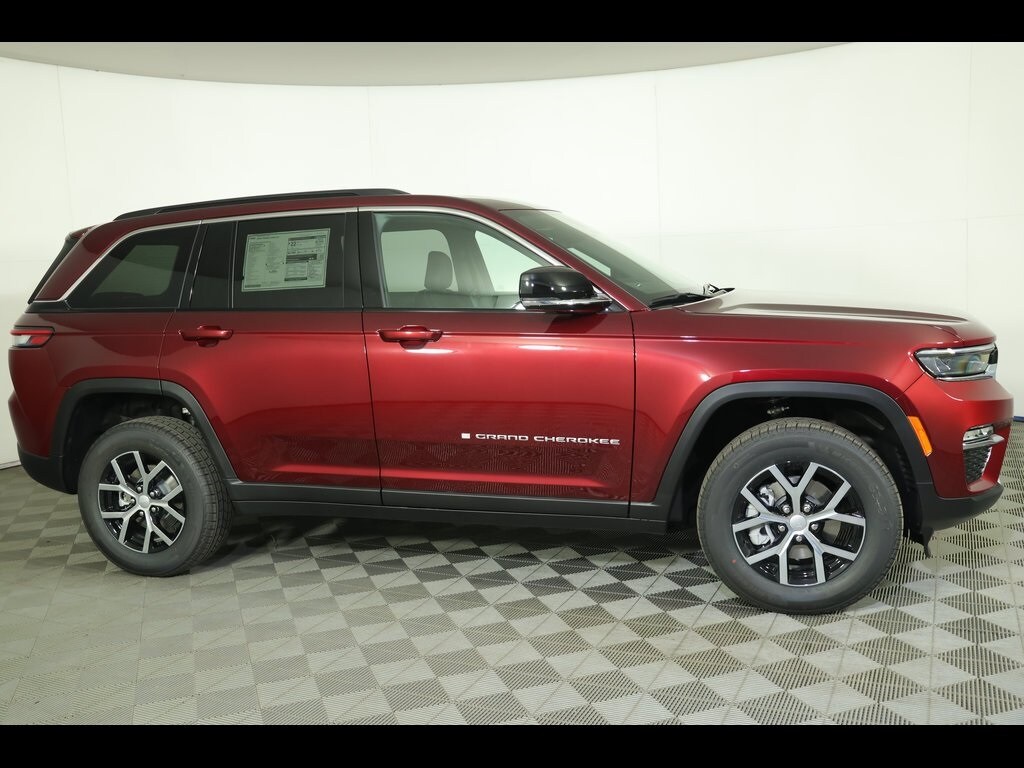 2025 Jeep Grand Cherokee Limited photo 2