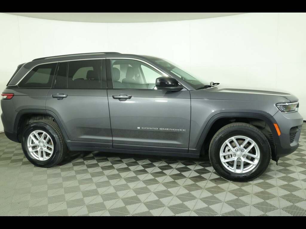2024 Jeep Grand Cherokee Laredo photo 2