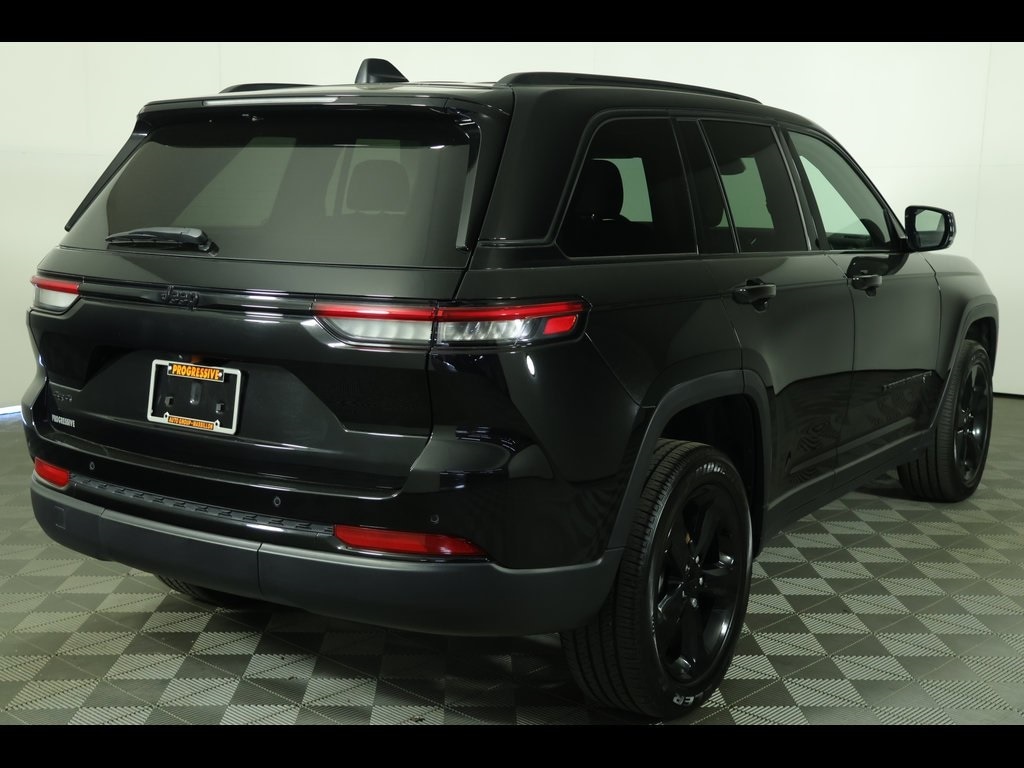 Used 2022 Jeep Grand Cherokee Altitude SUV