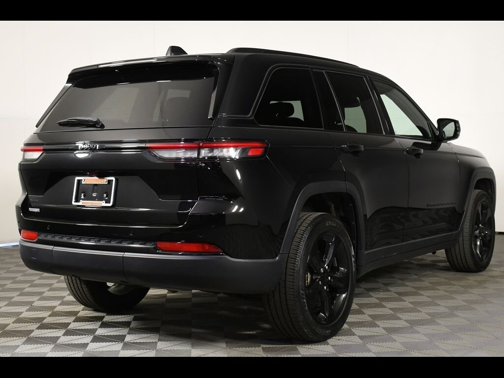 Used 2023 Jeep Grand Cherokee Altitude with VIN 1C4RJHAG5PC518287 for sale in Massillon, OH