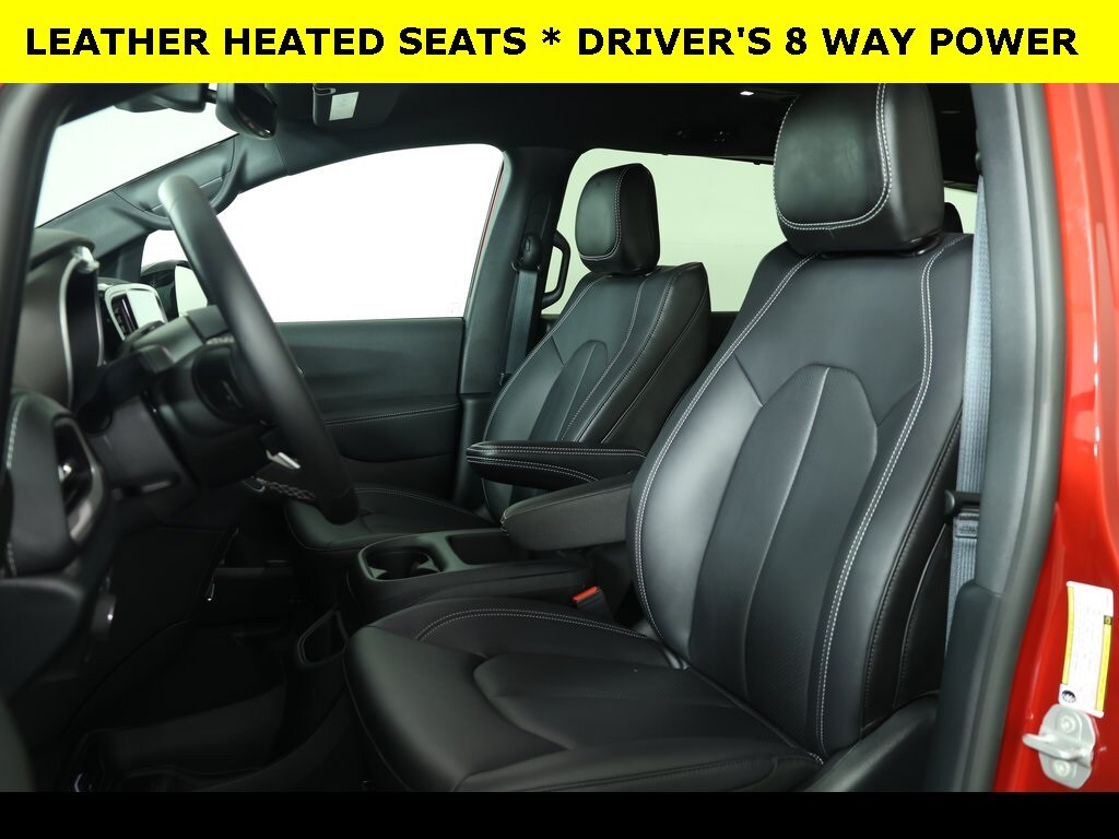 2026 Chrysler Pacifica photo 3