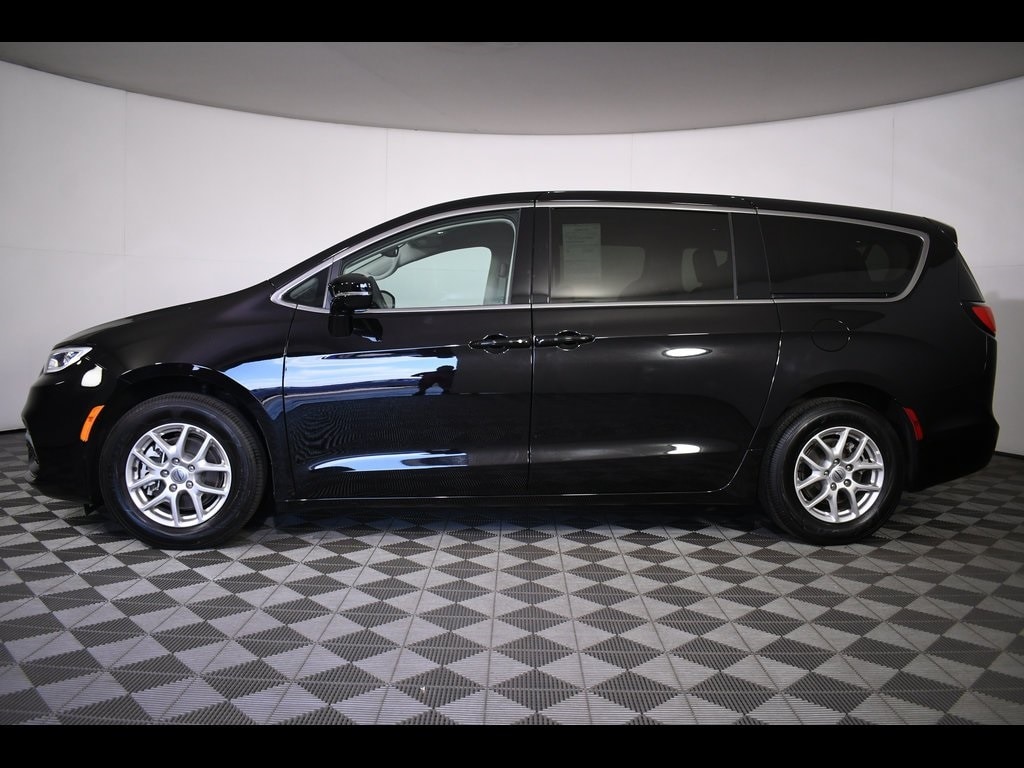Used 2024 Chrysler Pacifica Touring L with VIN 2C4RC1BG1RR171454 for sale in Massillon, OH