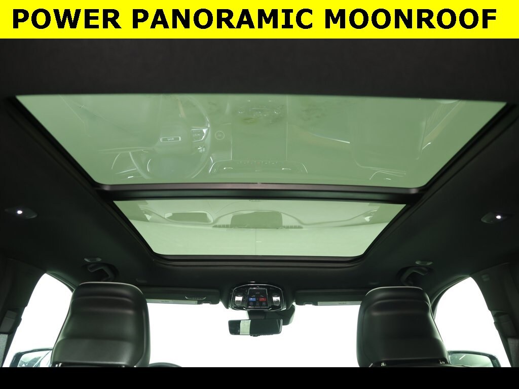 2023 Jeep Grand Cherokee Summit photo 2