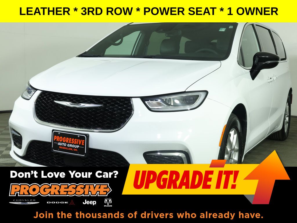 2025 Chrysler Pacifica Select's photo