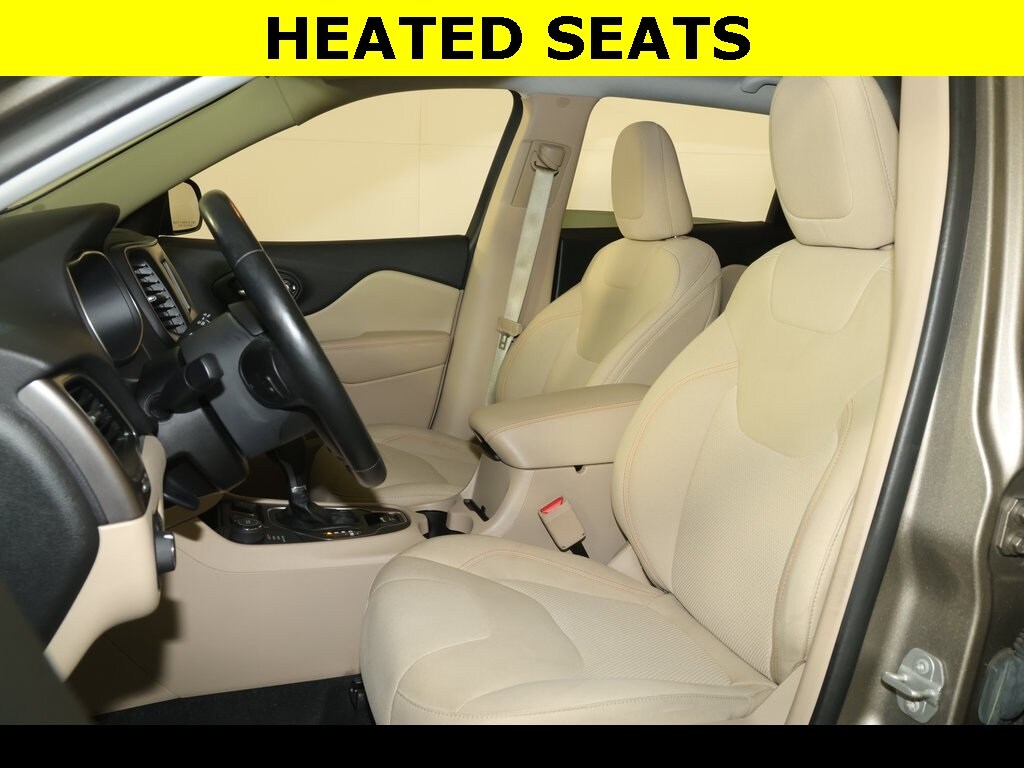 2020 Jeep Cherokee Latitude photo 2