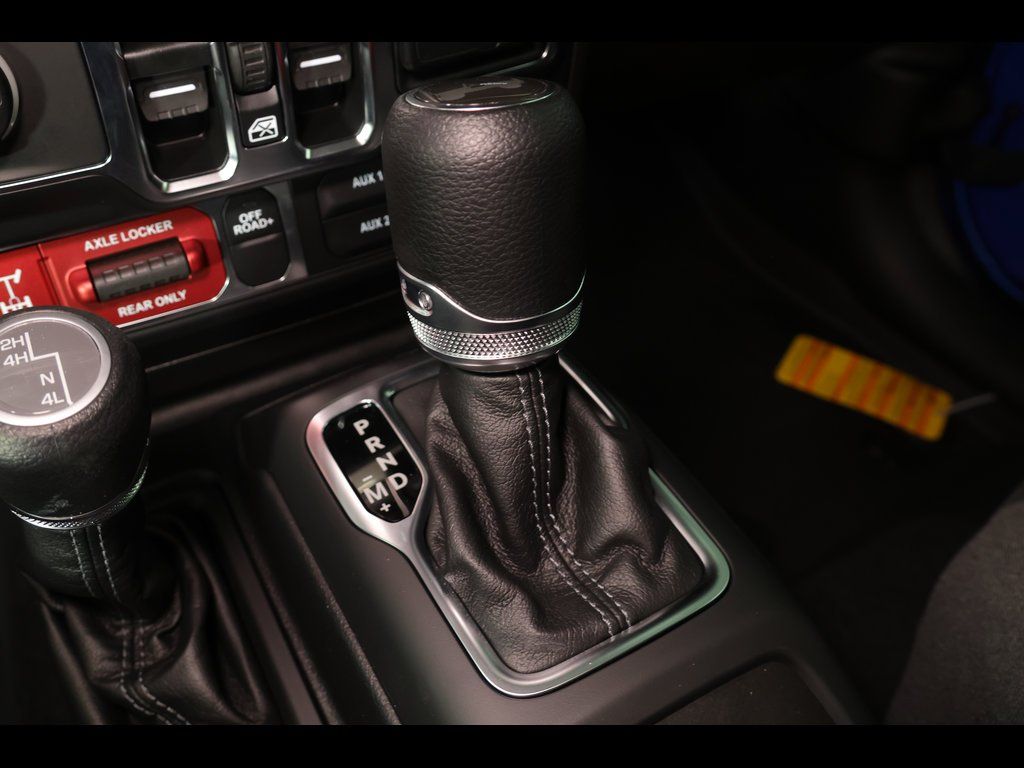 2025 Jeep Wrangler 4-Door Willys - Photo 19