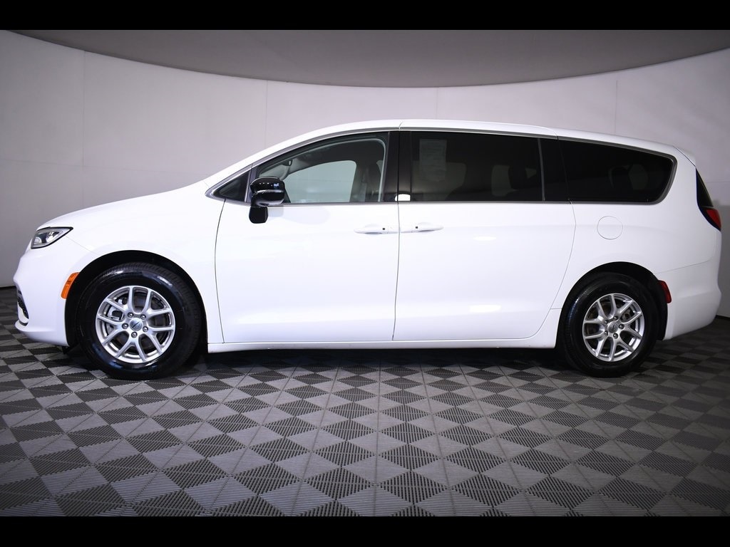 Used 2024 Chrysler Pacifica Touring L with VIN 2C4RC1BG1RR176167 for sale in Massillon, OH