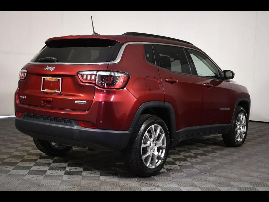 Used 2022 Jeep Compass Latitude Lux with VIN 3C4NJDFB2NT125871 for sale in Massillon, OH