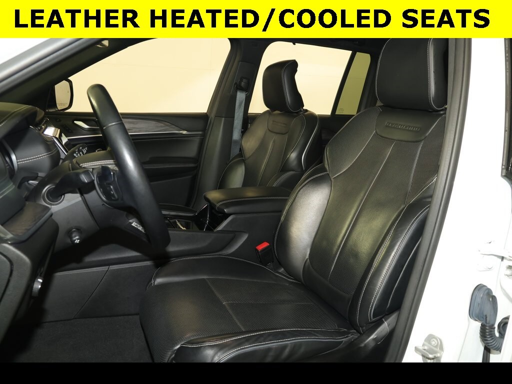 2022 Jeep Grand Cherokee Overland photo 3