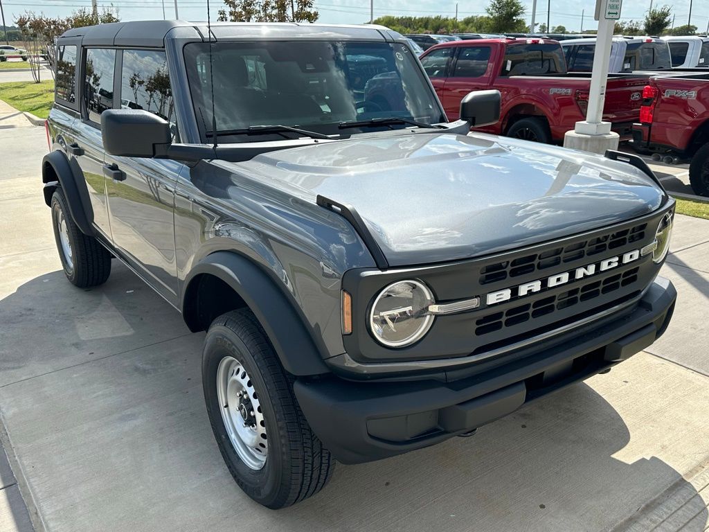 2025 Ford Bronco Base photo 3