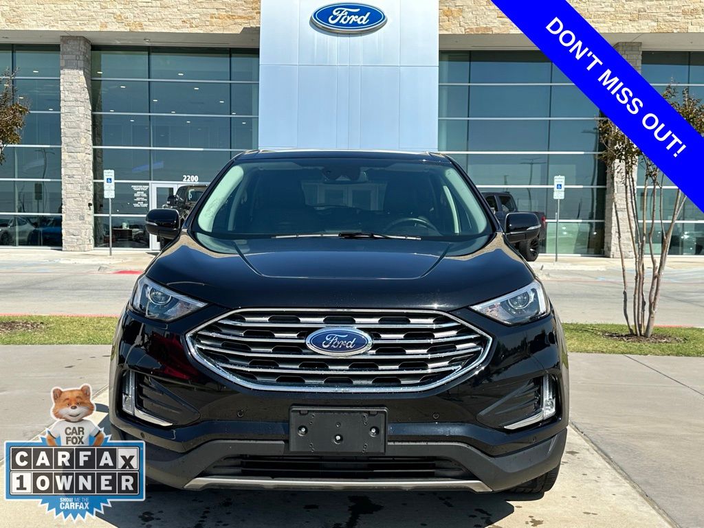 2024 Ford Edge Titanium photo 2