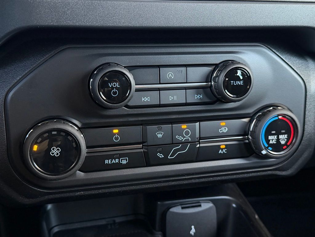 2026 Ford Bronco 4-Door Base - Photo 18