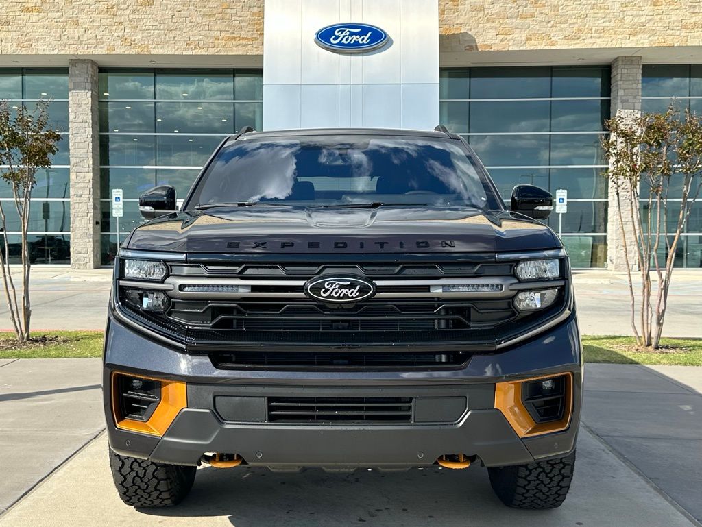2025 Ford Expedition photo 2